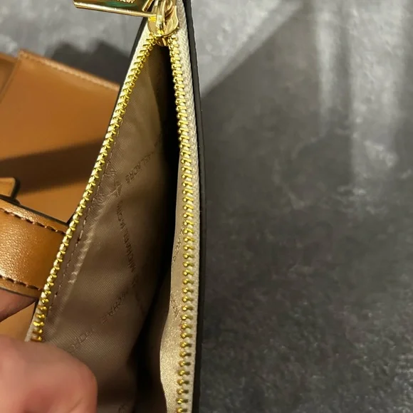 Michael Kors - Jet Set Travel LG double zip wristlet - Picture 8 of 9